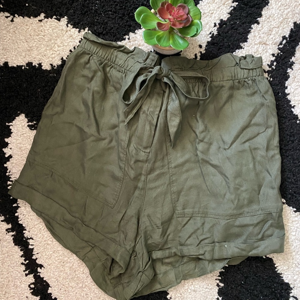 Hollister Tie-Waist Shorts Medium